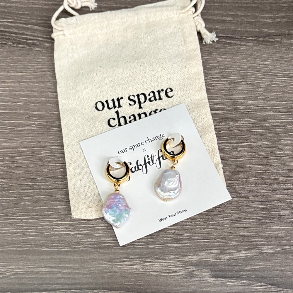 Isla Pearl Earrings - Elegant Gold and White